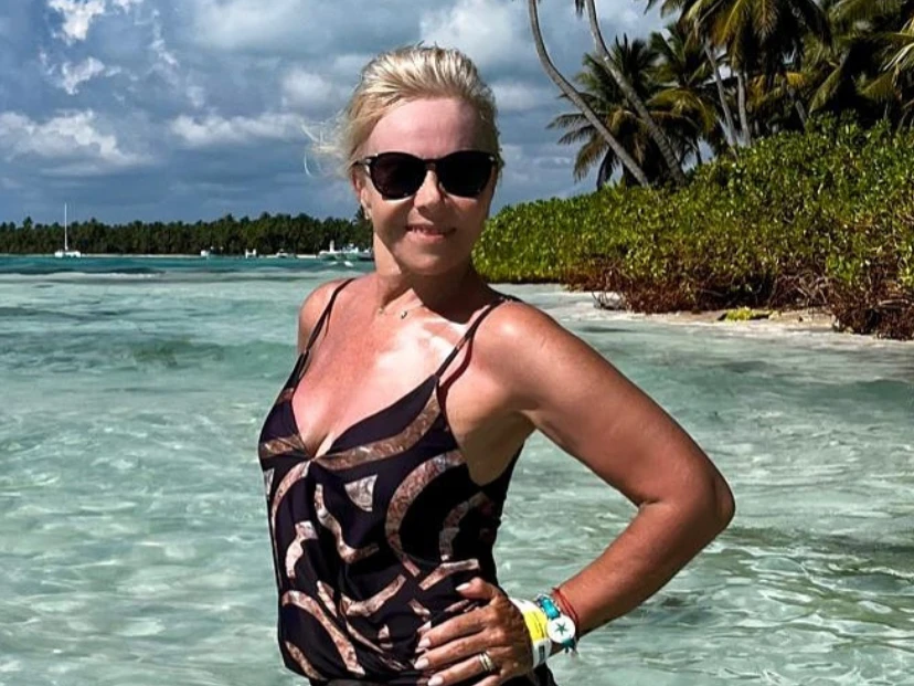 El look playero de Claudia Villafañe: cómo combinar estampas y color con estilo