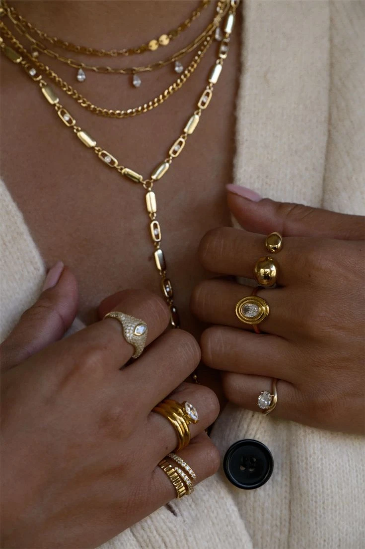 Cómo combinar joyas: claves para looks de invierno 2026