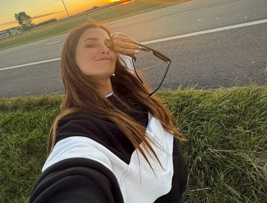 Tiene 33 años, es influencer y ahora lucha por su vida tras volcar en un UTV en Villa Gesell: quién es