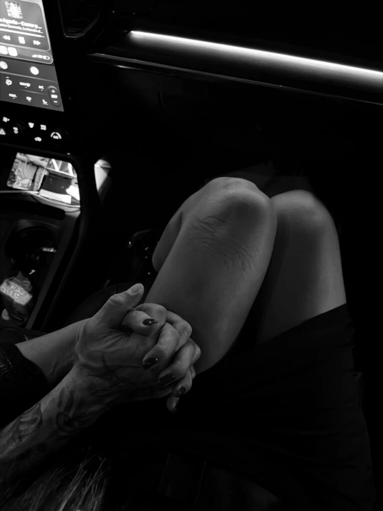 Cami Homs compartió una romántica cena a la luz de las velas junto a José “Principito” Sosa y su beba Aitana. Fotos: Instagram