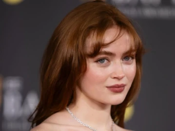 Flequillo noventero: el estilo blunt con volumen que vuelve y redefine el pelo en 2026