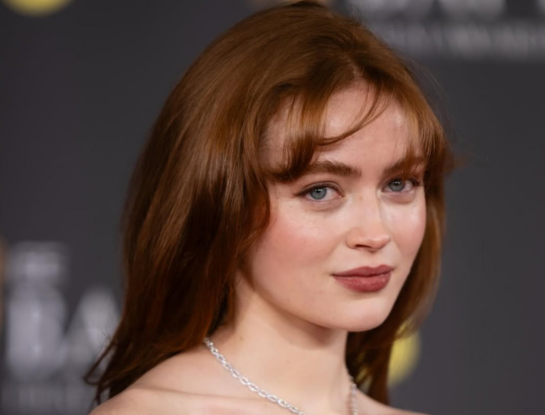 Flequillo noventero: el estilo blunt con volumen que vuelve y redefine el pelo en 2026