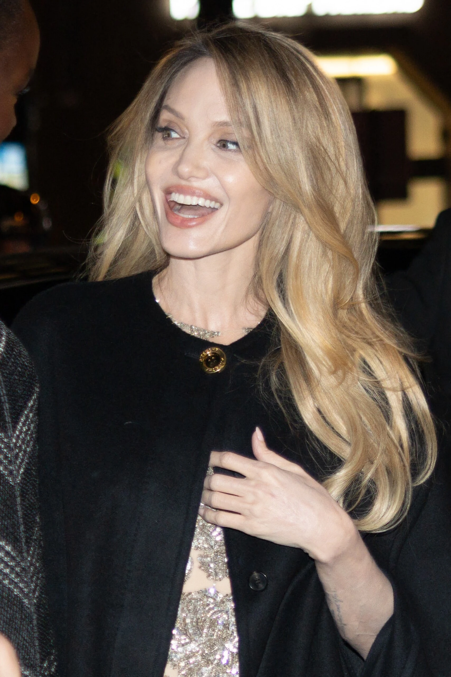 Rubio vainilla: el secreto de Angelina Jolie para una melena luminosa y con efecto antiedad