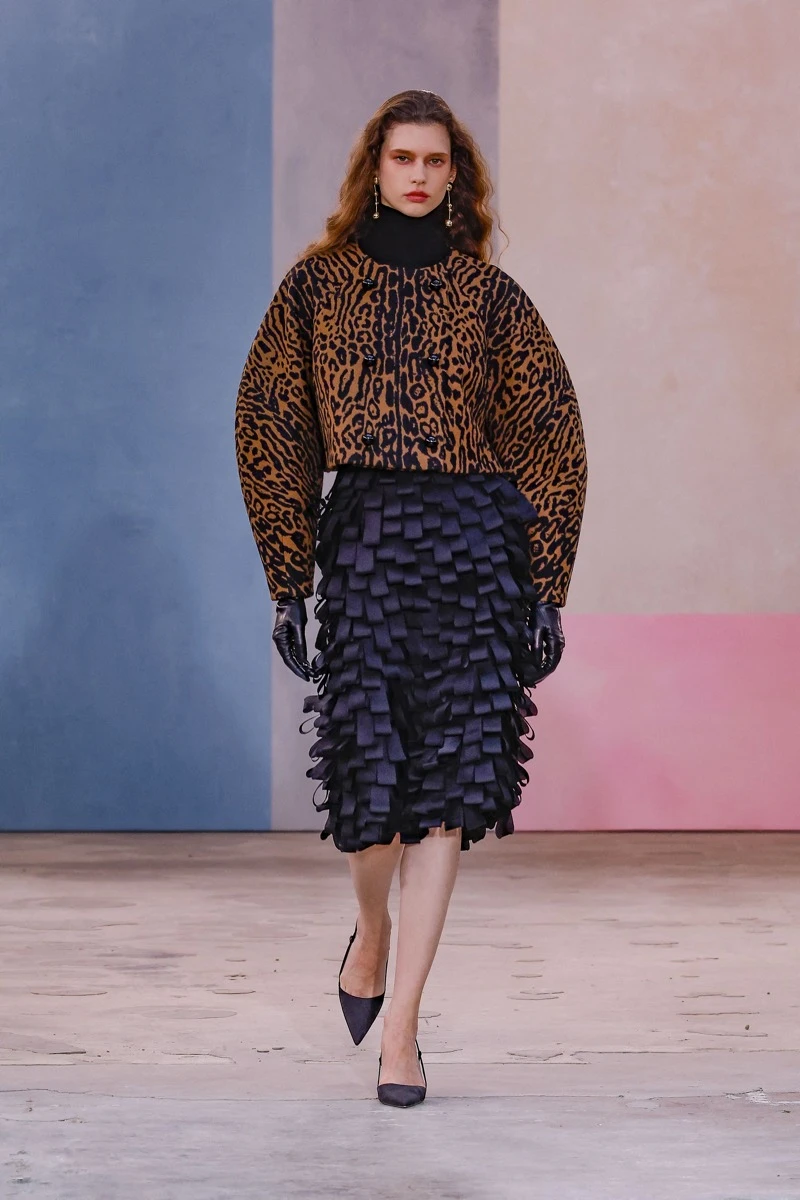 los ejes del nuevo desfile Otoño/Invierno 2026 de Carolina Herrera por Wes Gordon