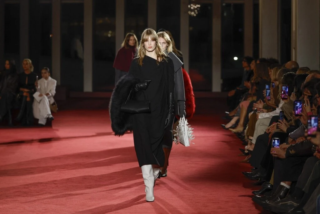 Défilé Michael Kors Collection Prêt-à-Porter Automne/Hiver 2026-2027 lors de la Fashion Week de New York (NYFW), Etats-Unis, le 13 février 2026. — - Michael Kors show during the New York Fashion Week February 2026 on February 13, 2026 in New York City.