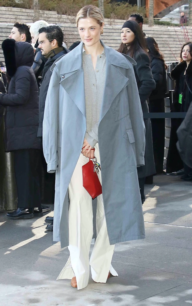 de Dakota Johnson a Lily Collins, los famosos en el desfile de Calvin Klein en la NYFW