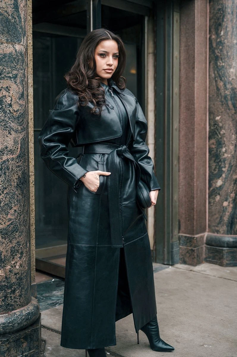 Emilia Mernes sorprendió en  NYFW.