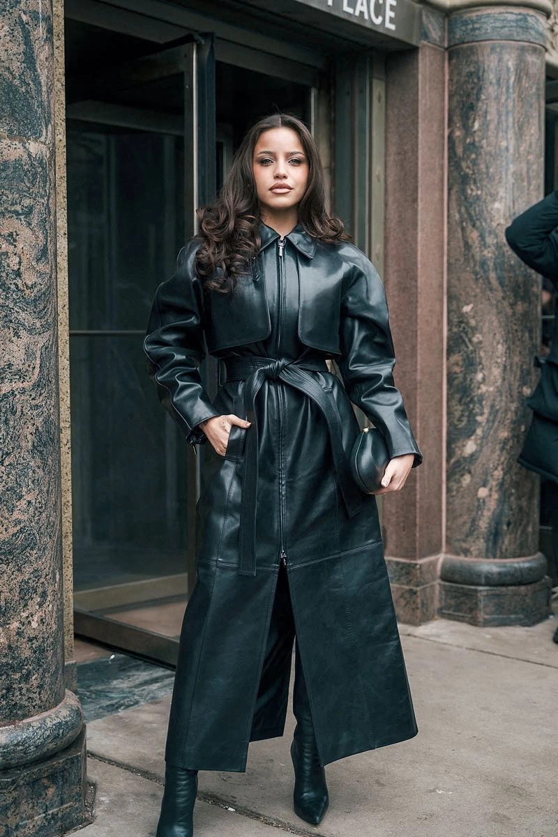 Emilia Mernes sorprendió en  NYFW.