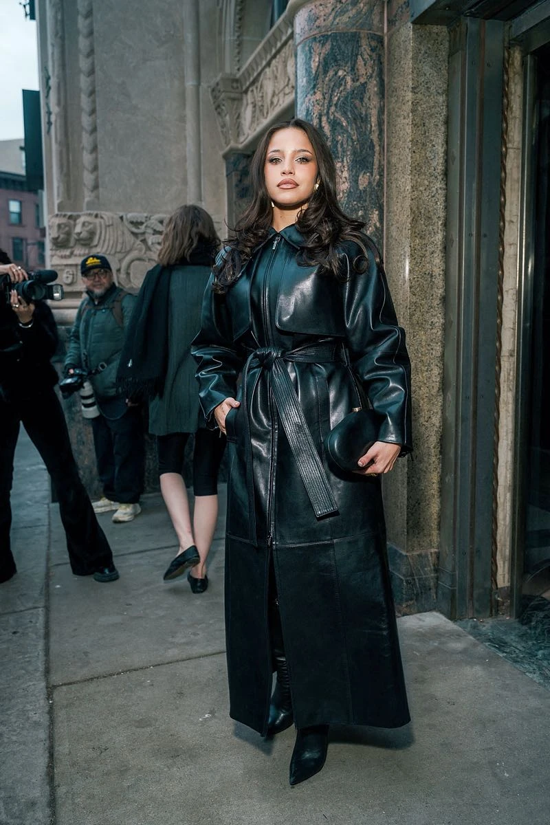 Emilia Mernes sorprendió en  NYFW.