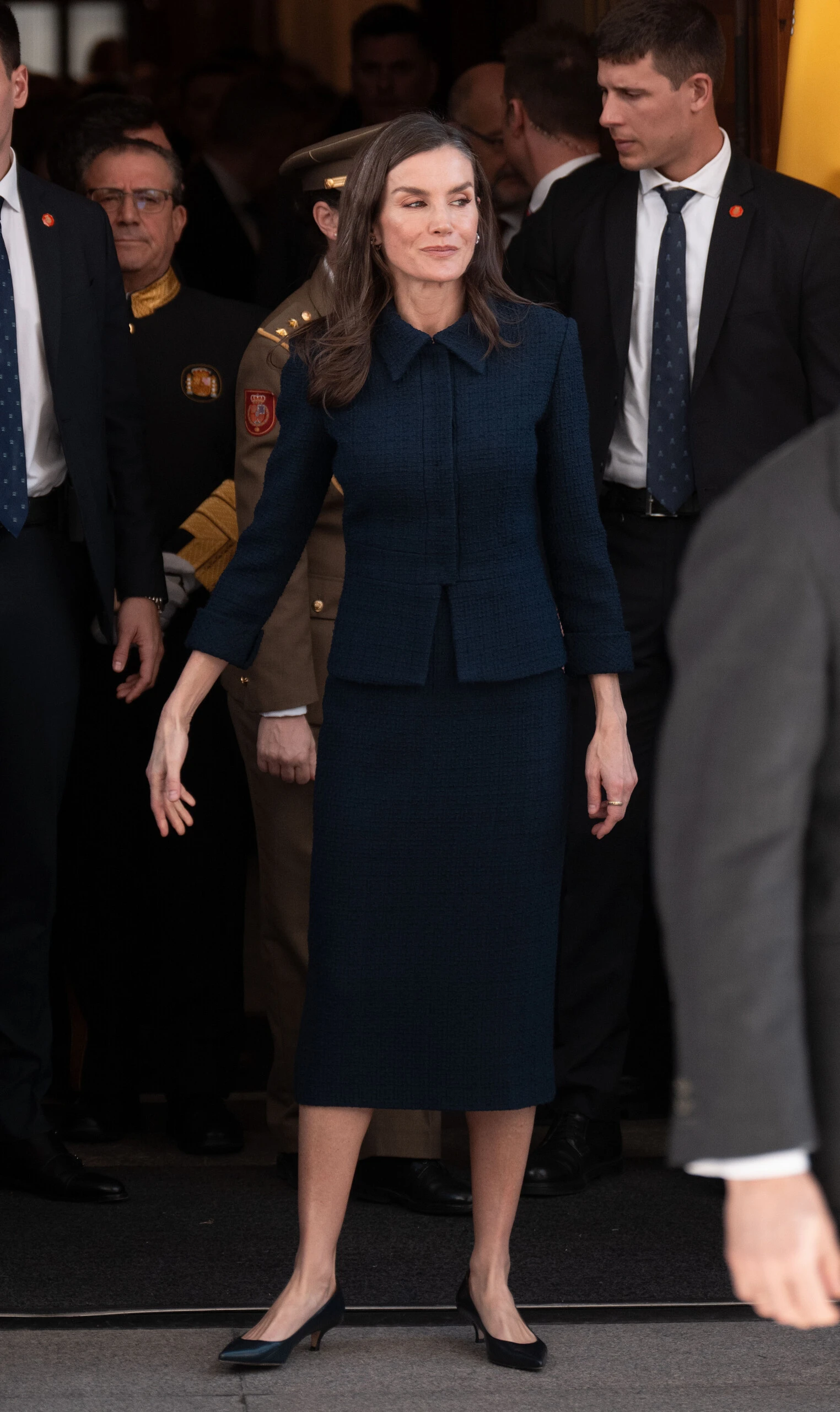 Letizia Ortiz en Madrid con un look de tendencia. 