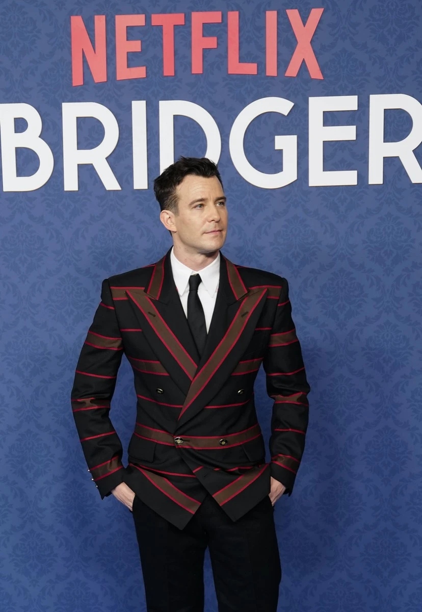 de Luke Thompson a Yerin Ha, los looks de los famosos en el baile de máscaras de Bridgerton