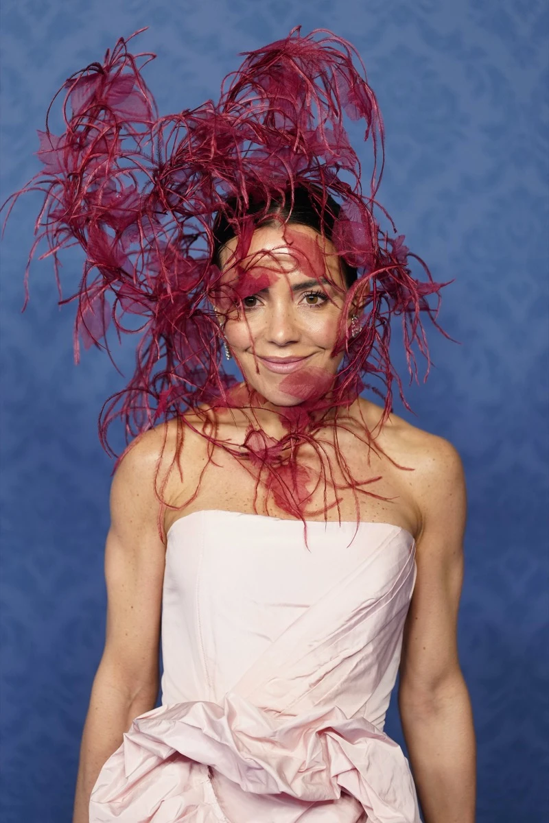 de Luke Thompson a Yerin Ha, los looks de los famosos en el baile de máscaras de Bridgerton