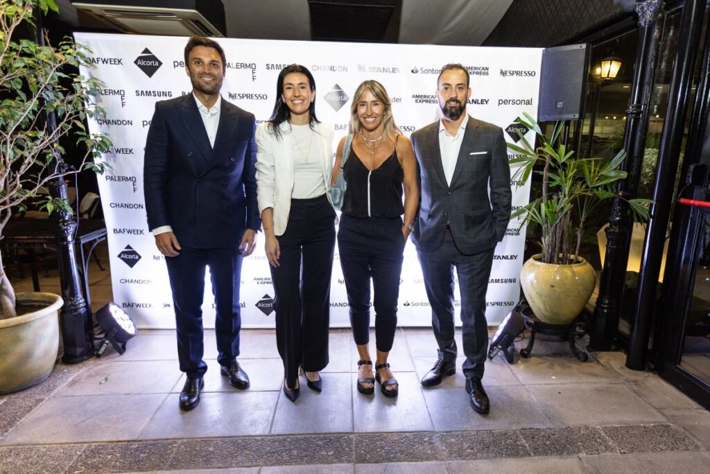 Gaston Manganiello- CMO de Grupo IRSA  Adela Bergolo - Gerente de Comunicación Institucional de Grupo IRSA  Mariana Prenestre - Gerente Marketing Comercial de Grupo IRSA  Ezequiel Herszage - Corporate Chief of Staff de Grupo IRSA