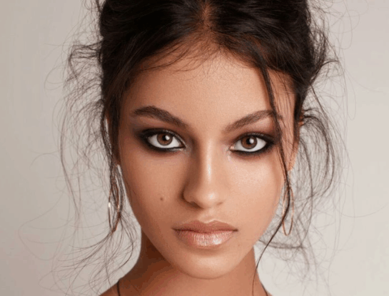 Guía de delineado: qué tonos elegir para resaltar tu color de ojos y cómo aplicarlos