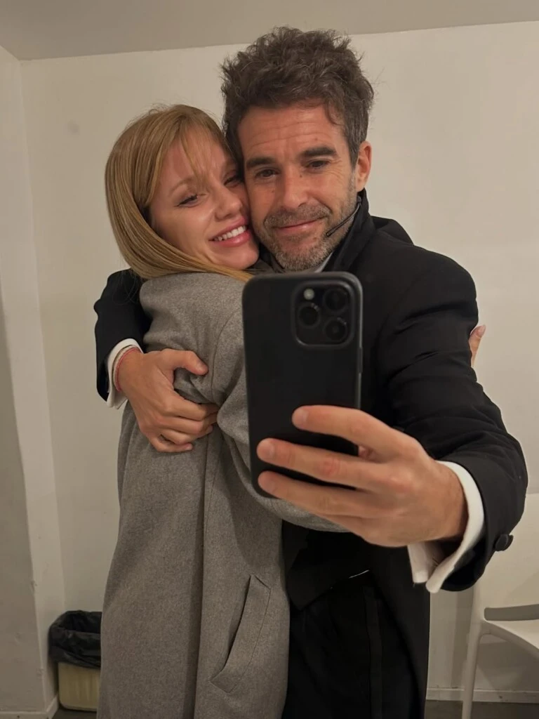 “Hoy hace dos años que empezamos este viaje increíble, dos años en los que no paramos de hacer de todo, de conocer lugares, de reírnos, de disfrutarnos, de soñar y cumplir esos sueños”, escribió Cabré.