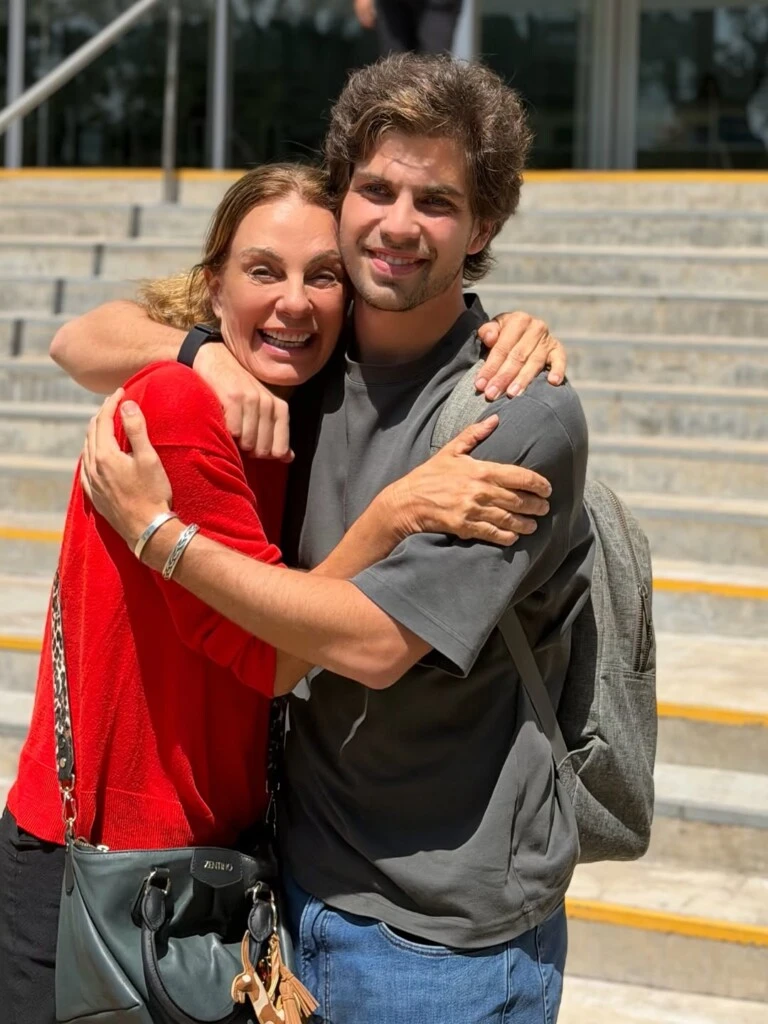 Fiel a su estilo cercano y sensible, Nequi compartió un carrusel de fotos y videos que retratan la felicidad del momento.