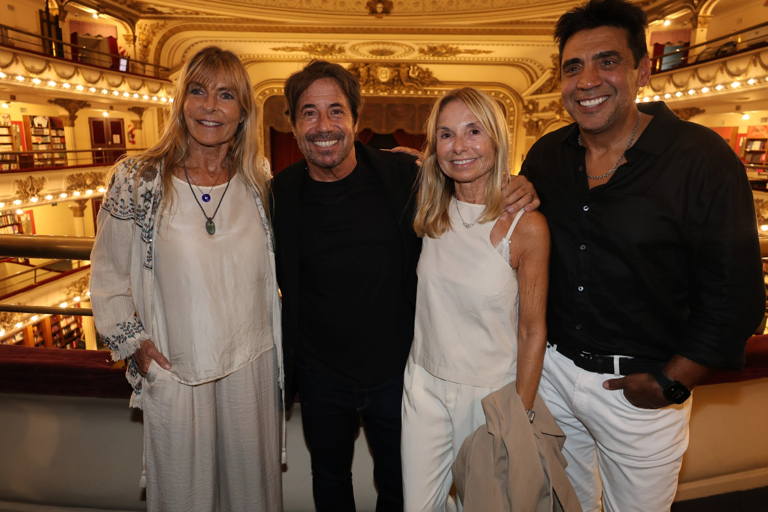 Ricky y su mujer Ale Papini junto a Virginia Elizalde y Coco Fernández, gerente de Producción de El Trece.