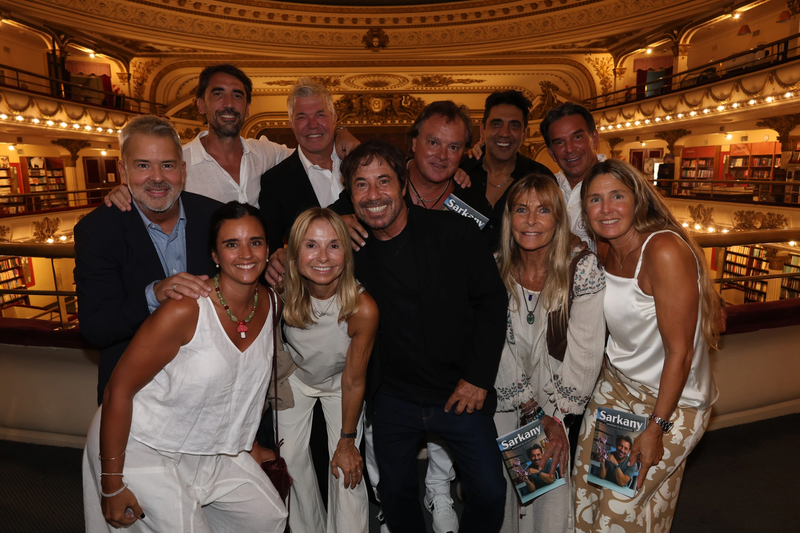 Ricky Sarkany presentó su libro "Memorias de un zapatero. Una parte de mí".