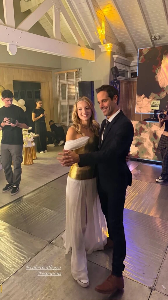 Allegra bailó con familiares y amigos de toda la vida, en un clima distendido y cargado de emoción.