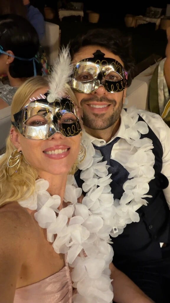 Nicole Neumann y Manu Urcera en el carnaval carioca.