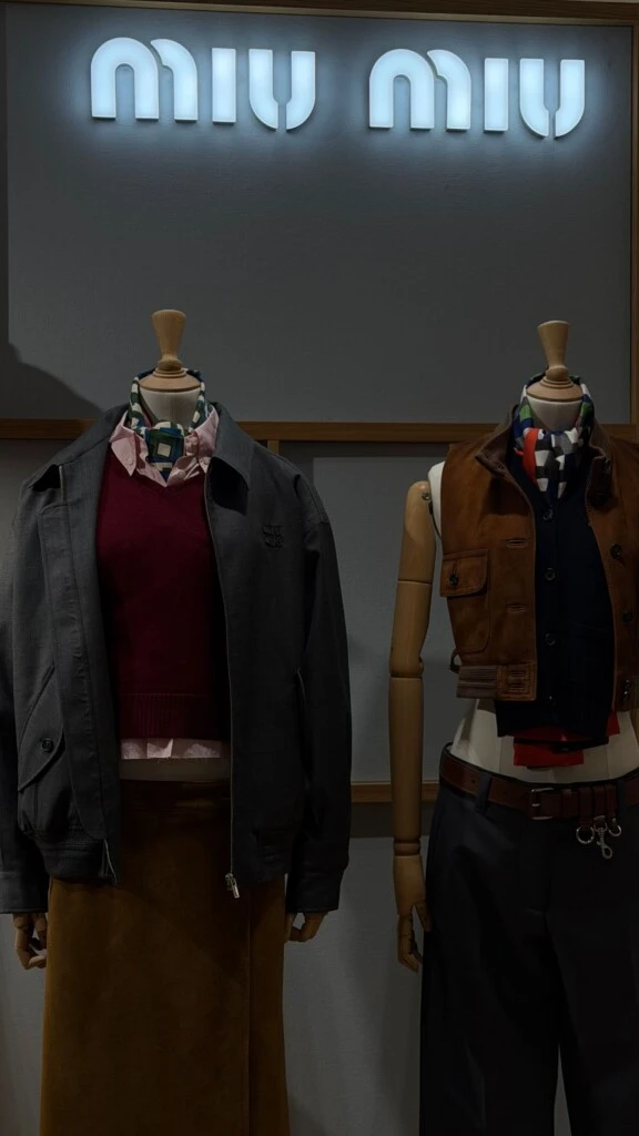 La pareja recorrió las calles y galerías comerciales de la ciudad.