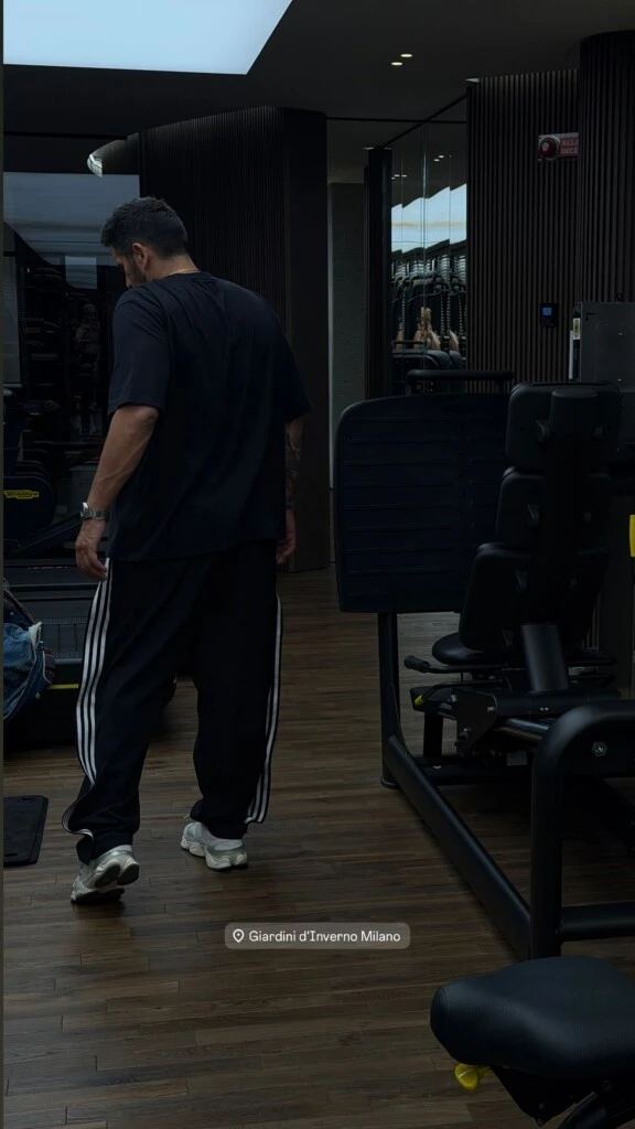 Lejos de abandonar su rutina, la pareja también incluyó entrenamientos en el gimnasio.