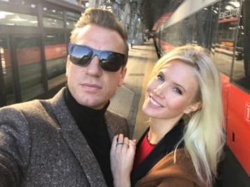 Maxi López volvió a Europa y compartió el íntimo reencuentro con Daniela Christiansson y sus hijos