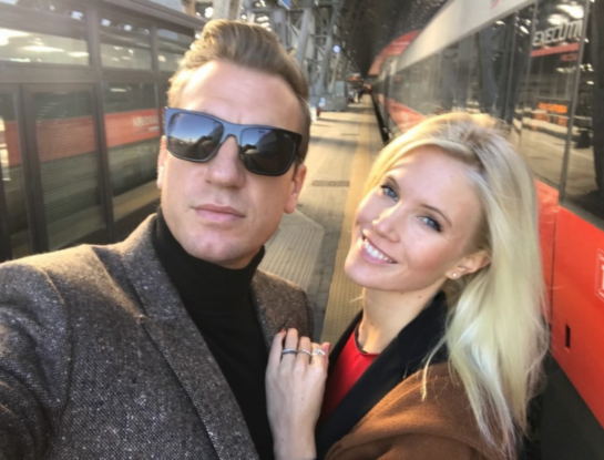 Maxi López volvió a Europa y compartió el íntimo reencuentro con Daniela Christiansson y sus hijos