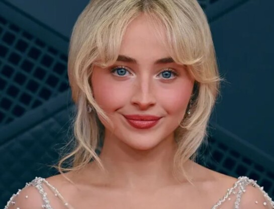 Grammy 2026: el look de inspiración nupcial de Sabrina Carpenter