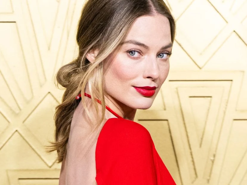 El increíble look de Margot Robbie en el estreno de “Cumbres borrascosas”
