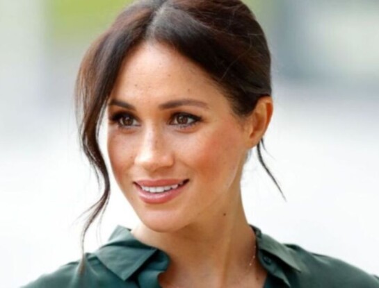 Meghan Markle eligió un look sobrio y elegante que marca tendencia en 2026