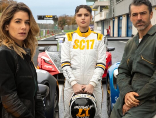 Qué ver en Netflix: la serie italiana sobre dinero, ambición y motores