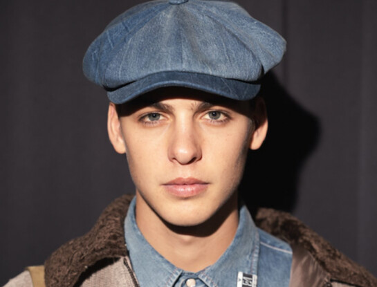 Benicio Gravier brilló en Emporio Armani ante la mirada emocionada de Valeria Mazza