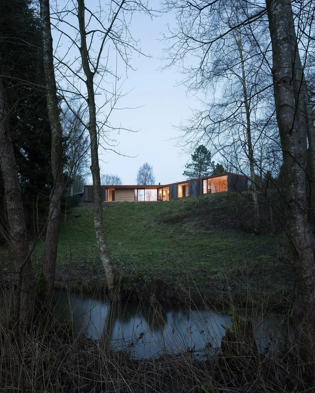 Así es la casa prefabricada danesa de acero y madera que se construye en tres días