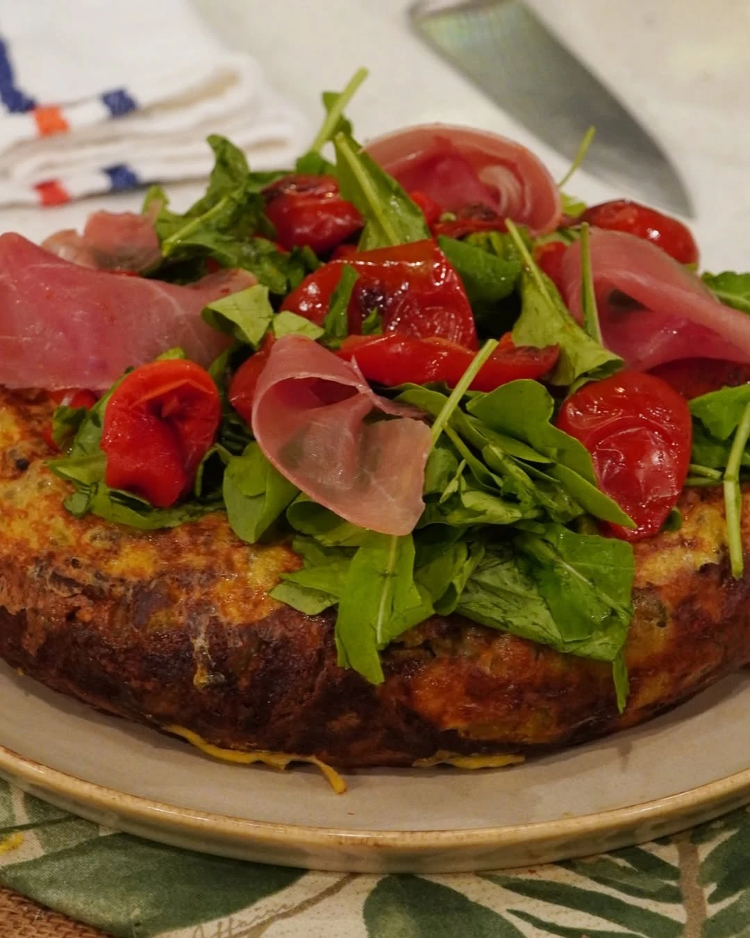 Tortilla de batata rellena y toppings