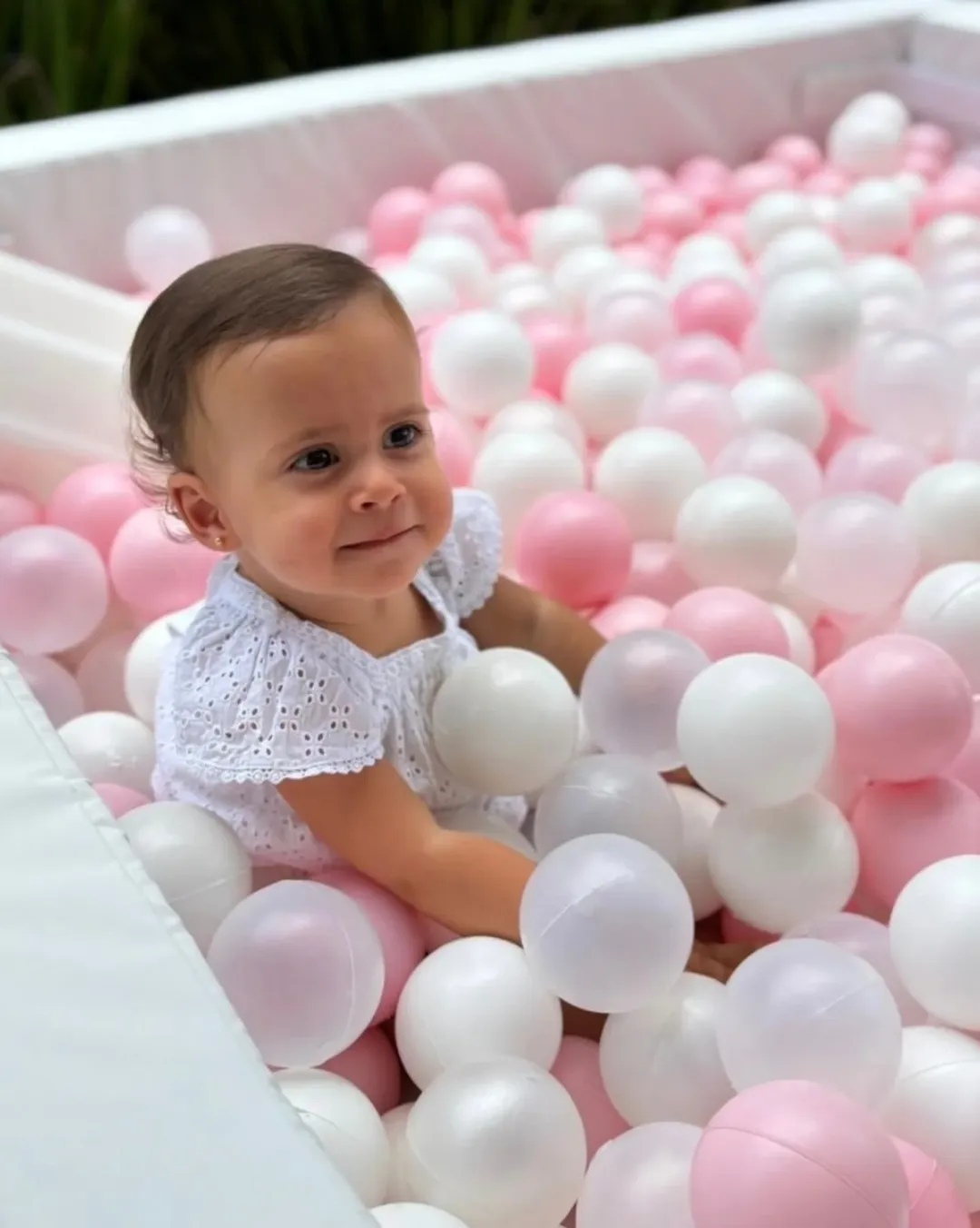 La pequeña tuvo un pelotero gigante. Fotos: IG. 