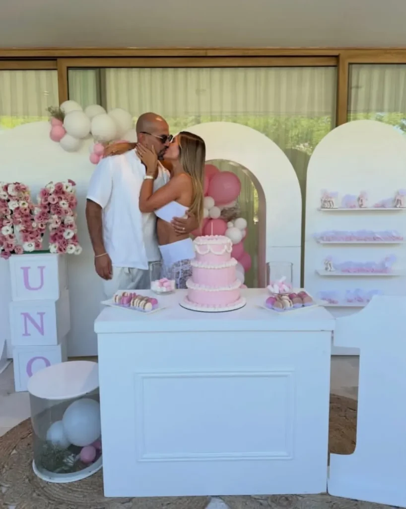 Sebastián Verón y su pareja, enamoradísimos. Fotos: IG. 