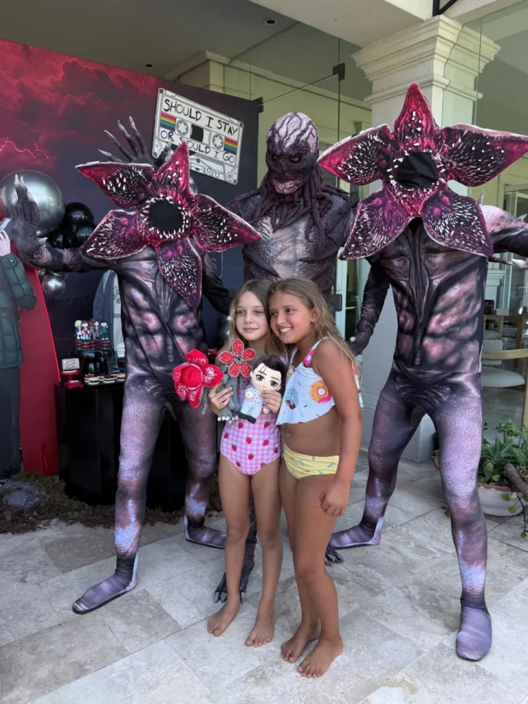 La temática elegida de la fiesta fue Stranger Things. Fotos: IG-.