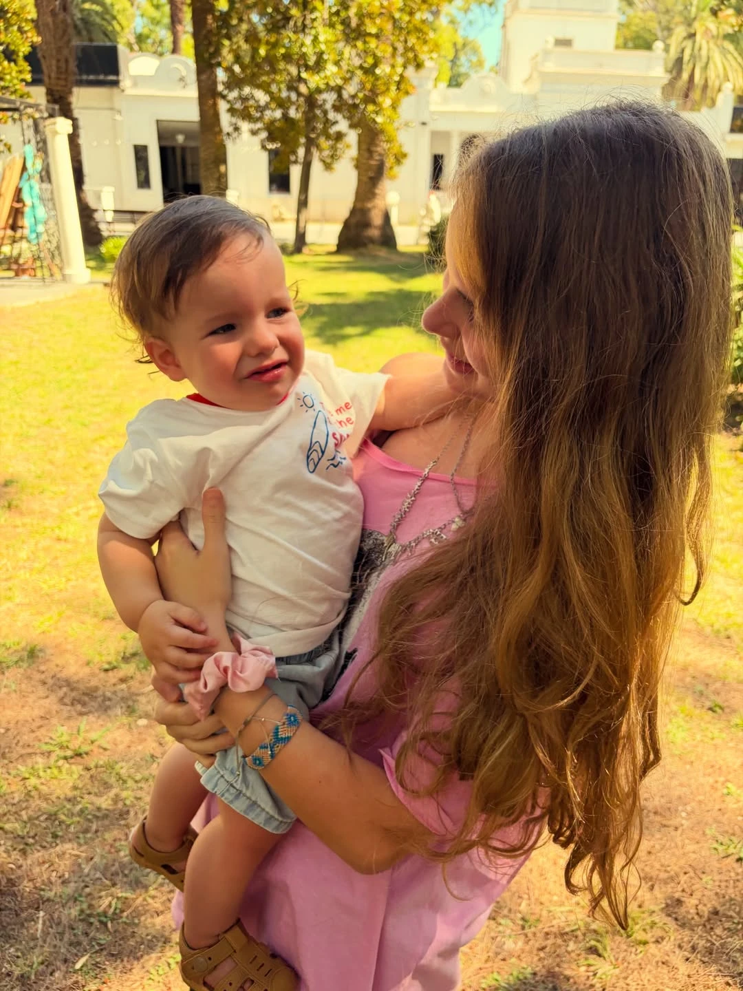 Flor de la V, feliz en su rol de abuela: celebró el primer cumpleaños de Momo, su nieto más chico