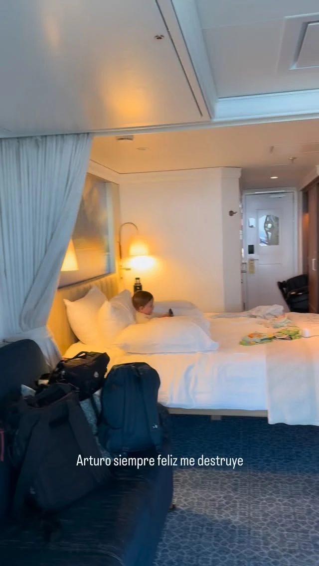 Jimena Barón y su familia en un crucero: pizza, helados y el divertido álbum de fotos de sus vacaciones