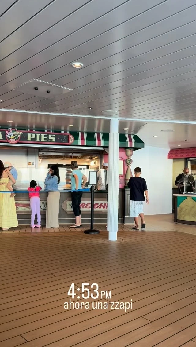 Jimena Barón y su familia en un crucero: pizza, helados y el divertido álbum de fotos de sus vacaciones