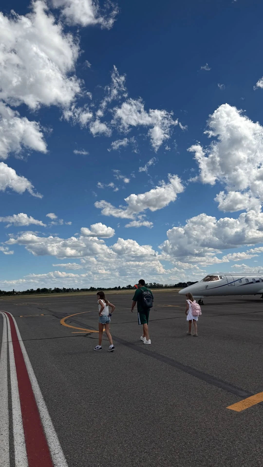 Martín Migueles junto a Isabella y Francesca. Foto: IG.