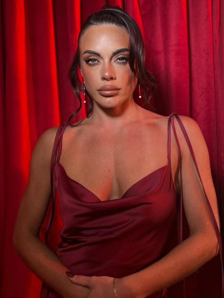 El look de Emilia Attias ideal para San Valentín. Foto: IG