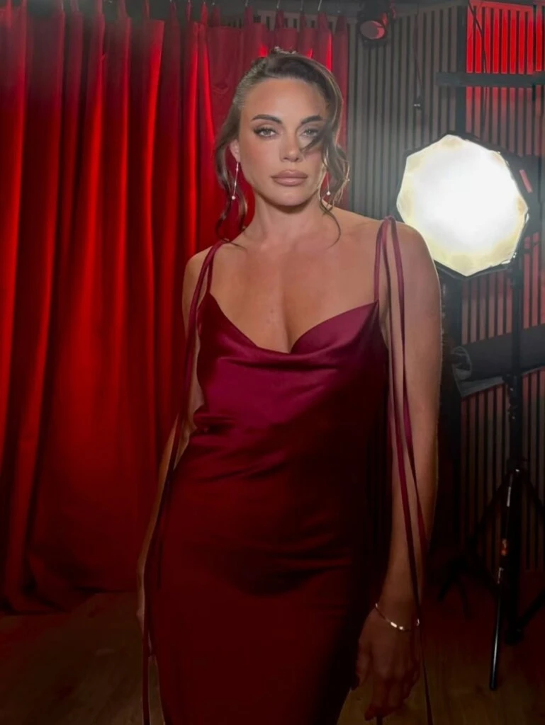 El look de Emilia Attias ideal para San Valentín. Foto: IG