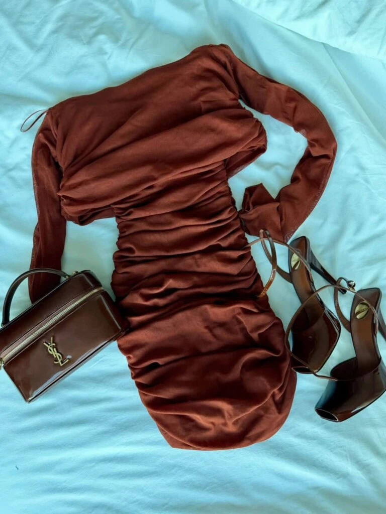 La empresaria llevó un look firmado por Saint Laurent. Fotos: IG.