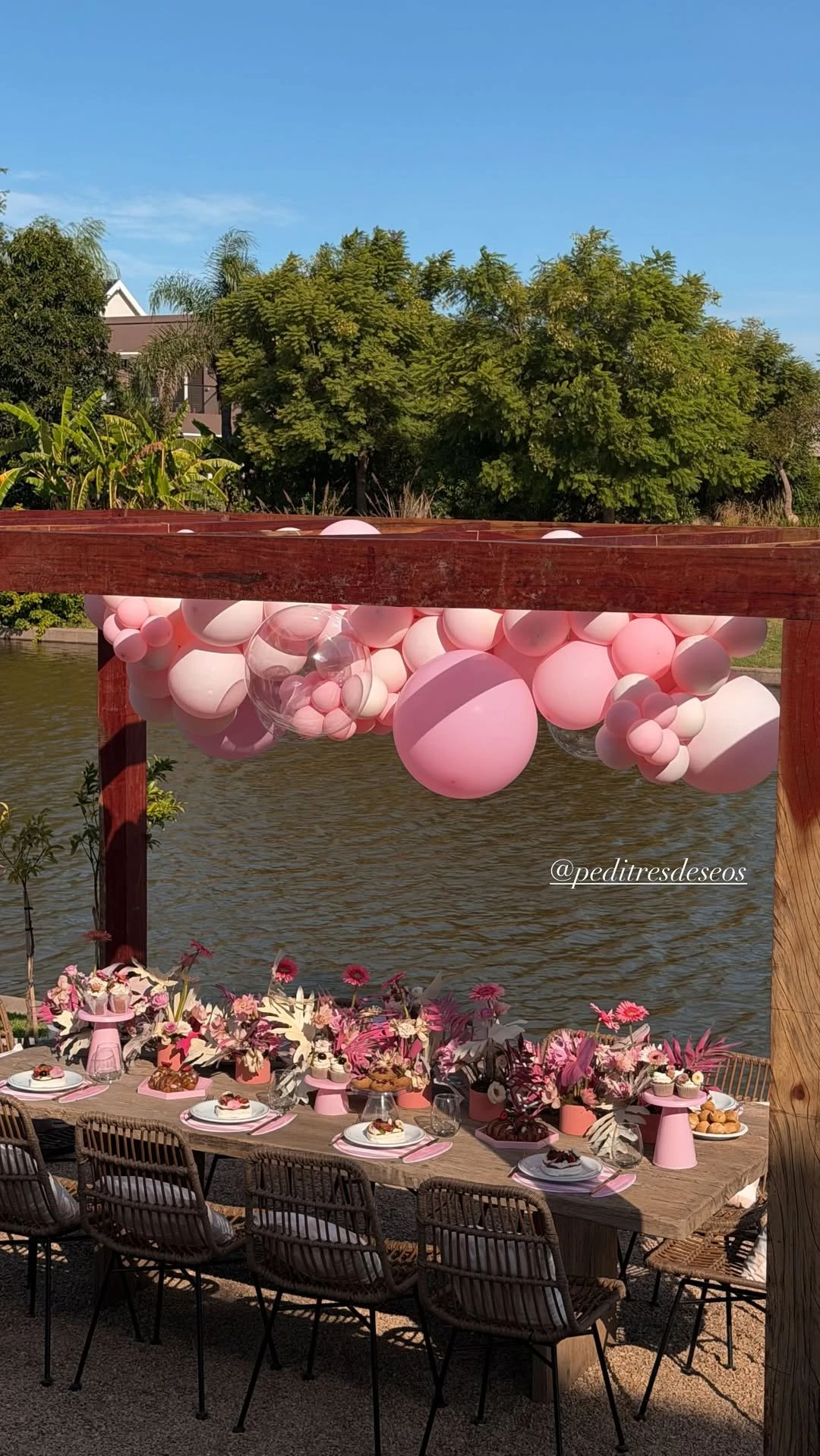 Así fue el festejo soñado de Francesca, la hija de Wanda Nara: flores, espuma y una torta de cuento