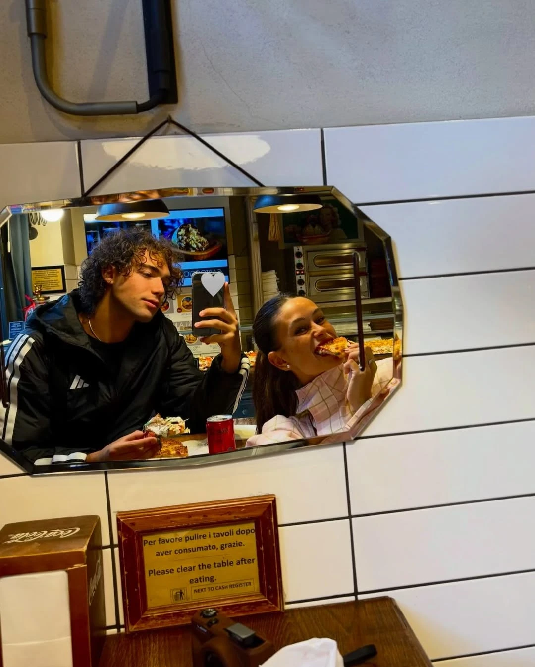 La pareja compartió momentos de su viaje en redes. Fotos: IG.