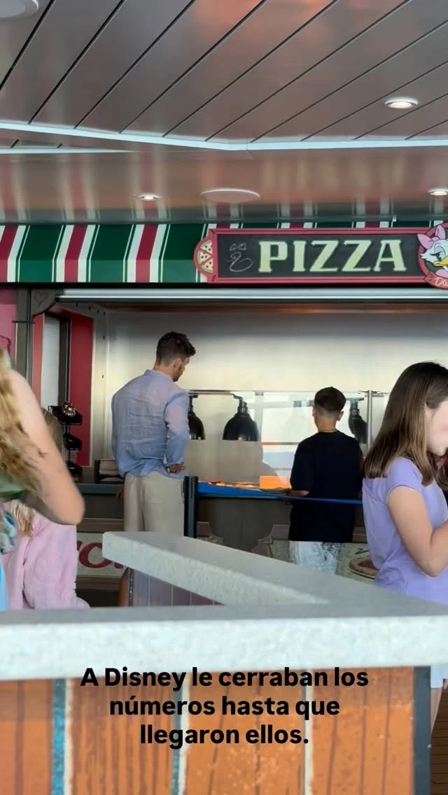 Jimena Barón y su familia en un crucero: pizza, helados y el divertido álbum de fotos de sus vacaciones