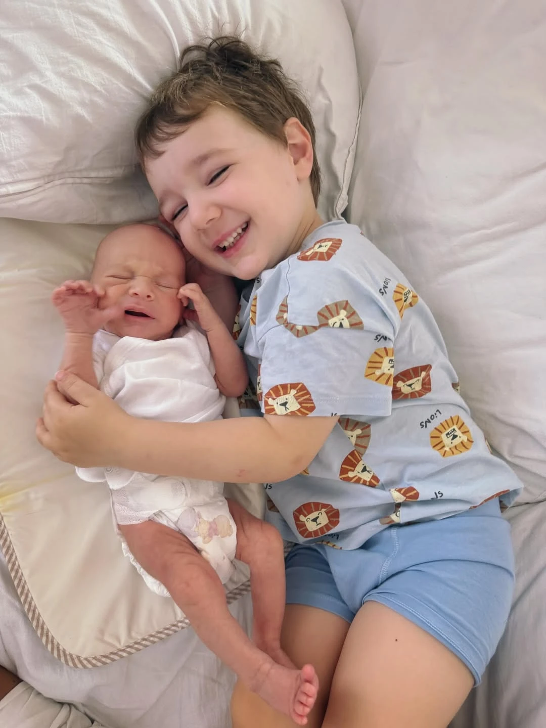 Benito Fernández compartió imágenes de sus nietos. Fotos: IG.