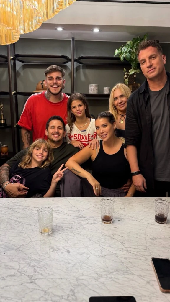 Guido Icardi se reunió con Wanda Nara y Maxi López. Fotos: IG. 